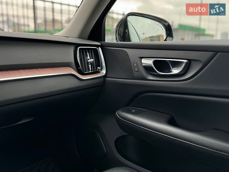 Седан Volvo S60 2021 в Киеве