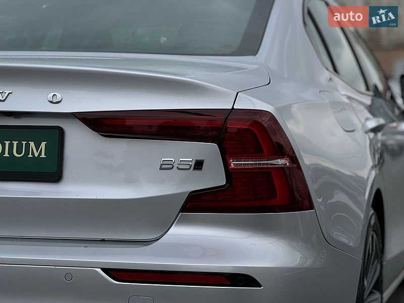 Седан Volvo S60 2021 в Киеве