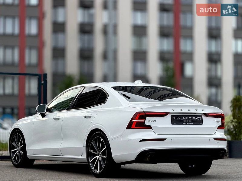 Седан Volvo S60 2019 в Киеве