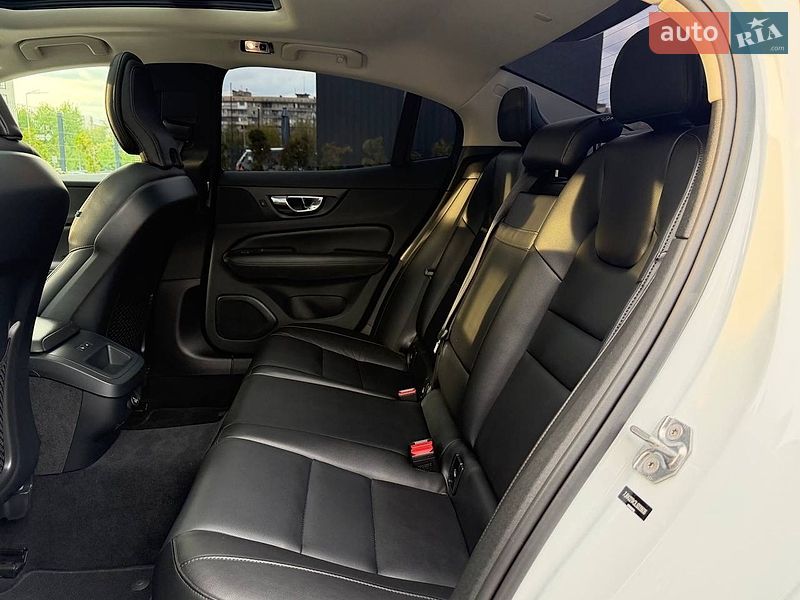 Седан Volvo S60 2019 в Киеве