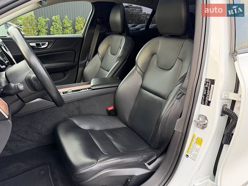 Седан Volvo S60 2019 в Киеве