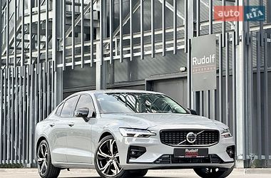Седан Volvo S60 2023 в Киеве