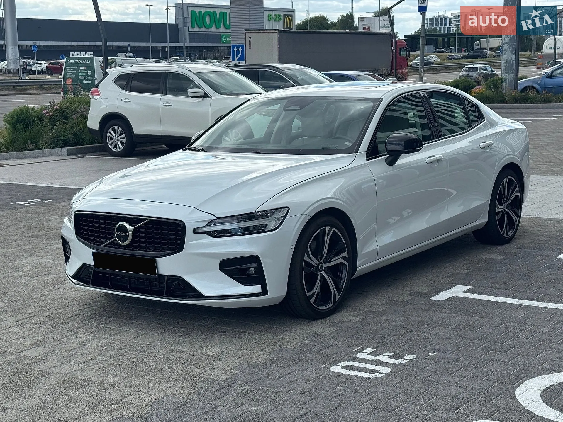 2023 Volvo S60 - фото 1
