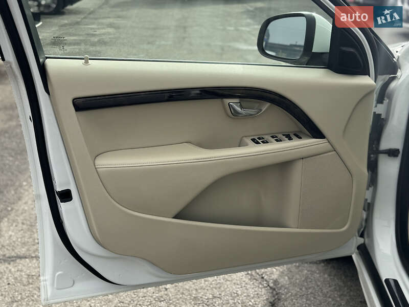 Седан Volvo S80 2015 в Львове