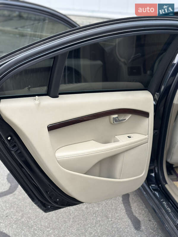 Седан Volvo S80 2010 в Киеве