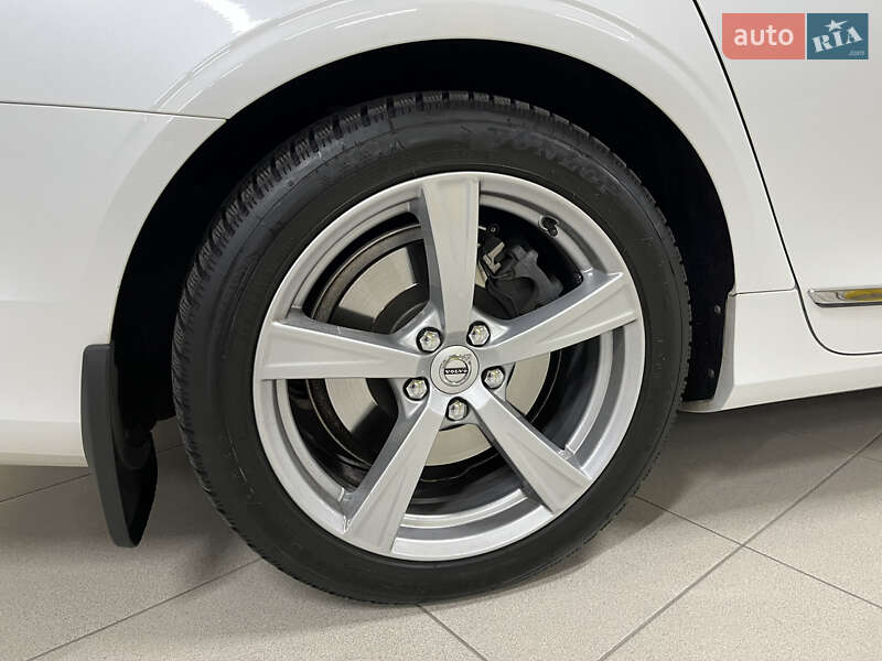 Седан Volvo S90 2016 в Дніпрі