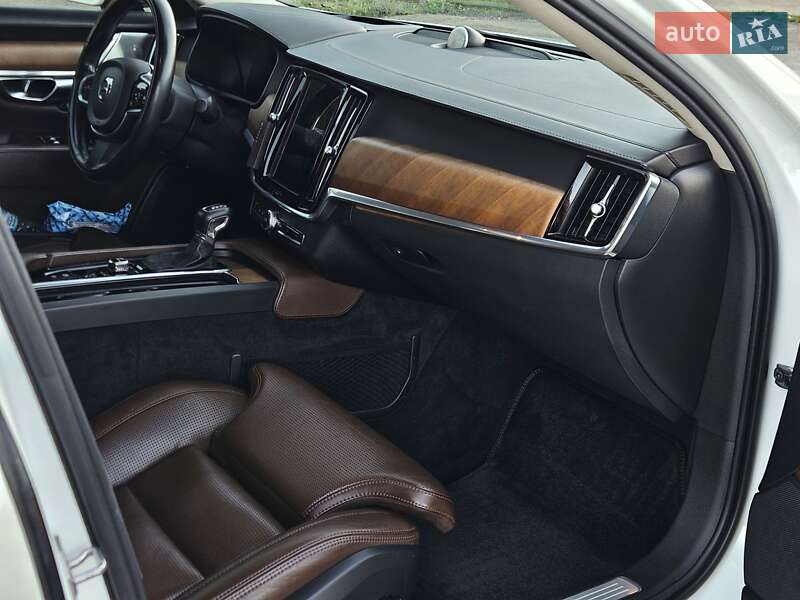 Седан Volvo S90 2017 в Ивано-Франковске