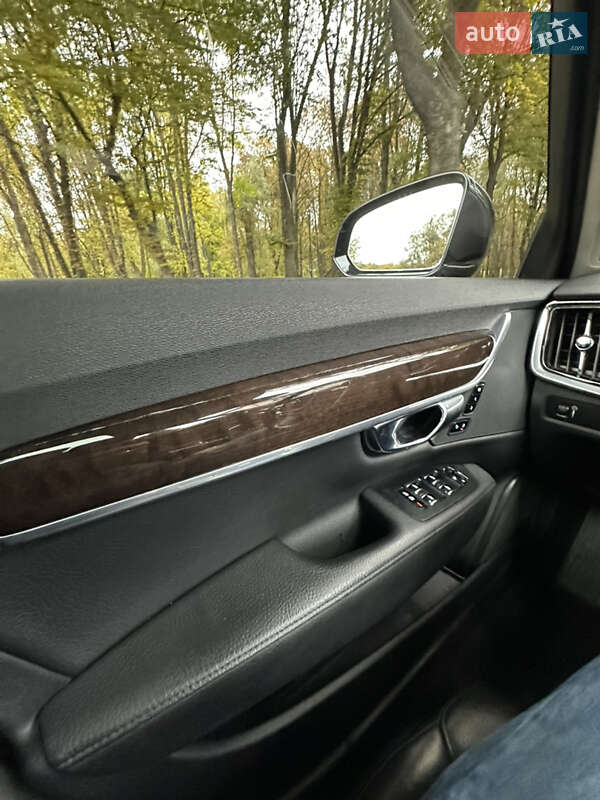 Седан Volvo S90 2017 в Жовкве