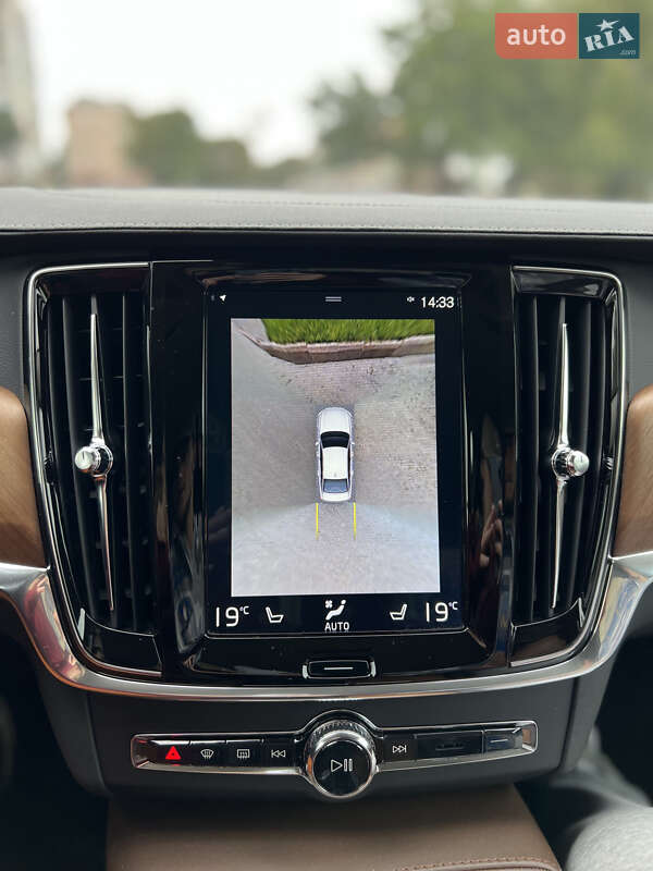 Седан Volvo S90 2019 в Звягелі