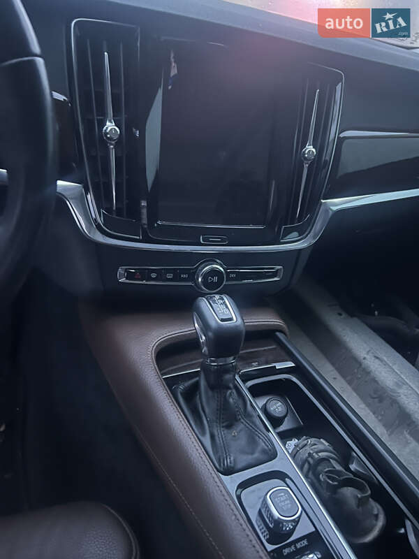 Седан Volvo S90 2018 в Сарнах