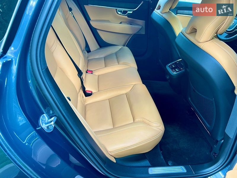 Седан Volvo S90 2022 в Киеве