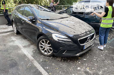 Хэтчбек Volvo V40 Cross Country 2016 в 