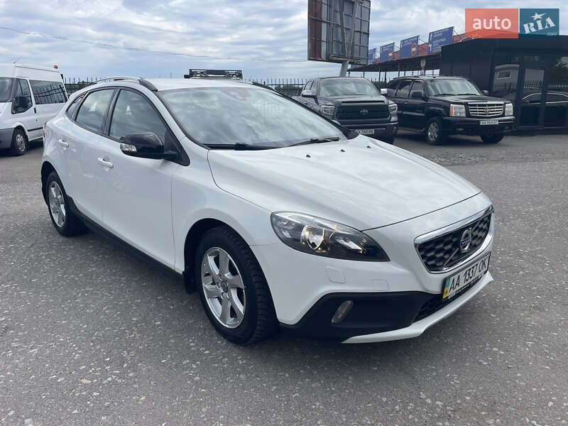 Хэтчбек Volvo V40 Cross Country 2015 в 