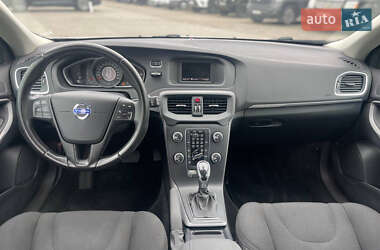 Хэтчбек Volvo V40 Cross Country 2015 в 