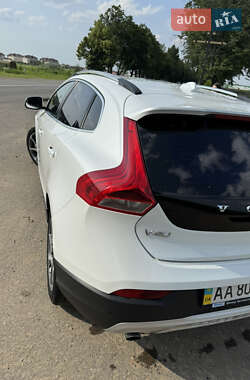Хетчбек Volvo V40 Cross Country 2016 в 