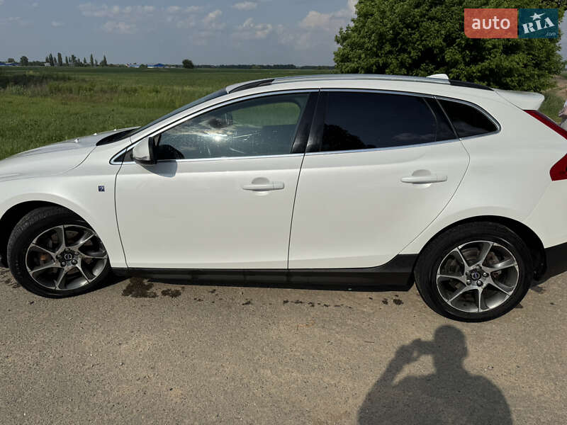 Хэтчбек Volvo V40 Cross Country 2016 в Киеве