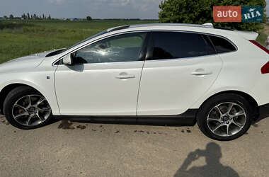 Хетчбек Volvo V40 Cross Country 2016 в 