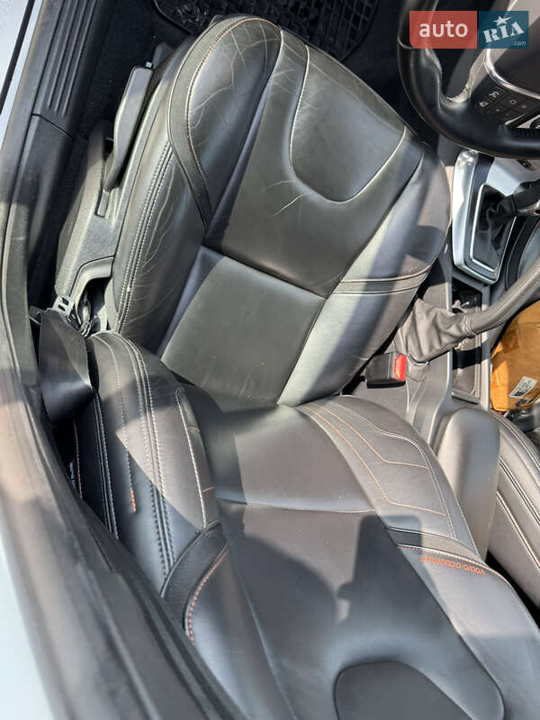 Хэтчбек Volvo V40 Cross Country 2016 в Киеве