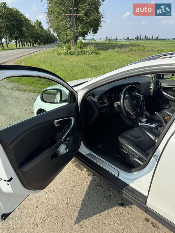 Хэтчбек Volvo V40 Cross Country 2016 в Киеве