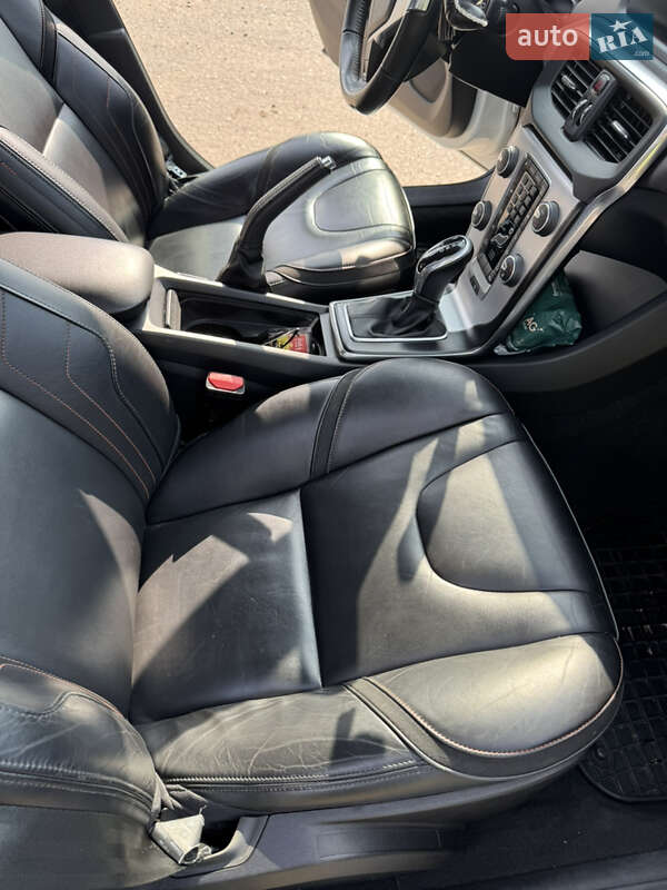 Хэтчбек Volvo V40 Cross Country 2016 в Киеве