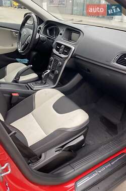Хэтчбек Volvo V40 Cross Country 2017 в 