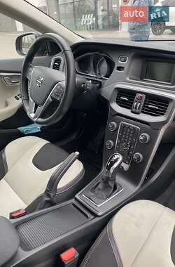 Хэтчбек Volvo V40 Cross Country 2017 в 