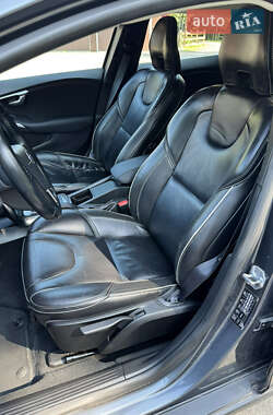 Хэтчбек Volvo V40 Cross Country 2014 в 