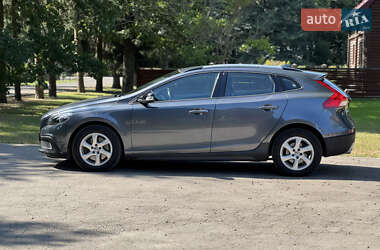 Хэтчбек Volvo V40 Cross Country 2014 в 