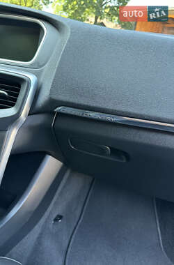 Хэтчбек Volvo V40 Cross Country 2014 в 
