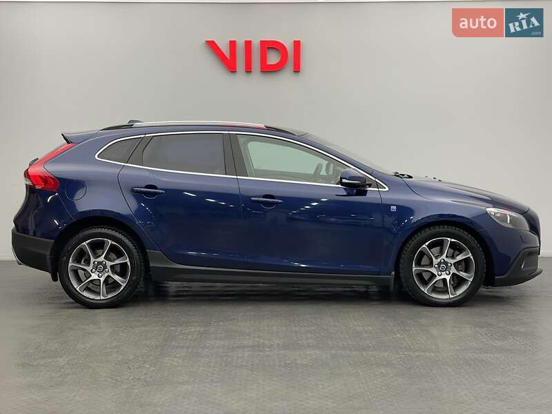 Хетчбек Volvo V40 Cross Country 2016 в Києві