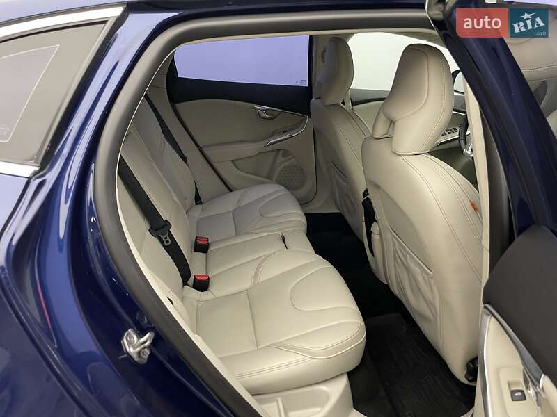 Хетчбек Volvo V40 Cross Country 2016 в Києві