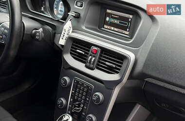Хэтчбек Volvo V40 Cross Country 2014 в 