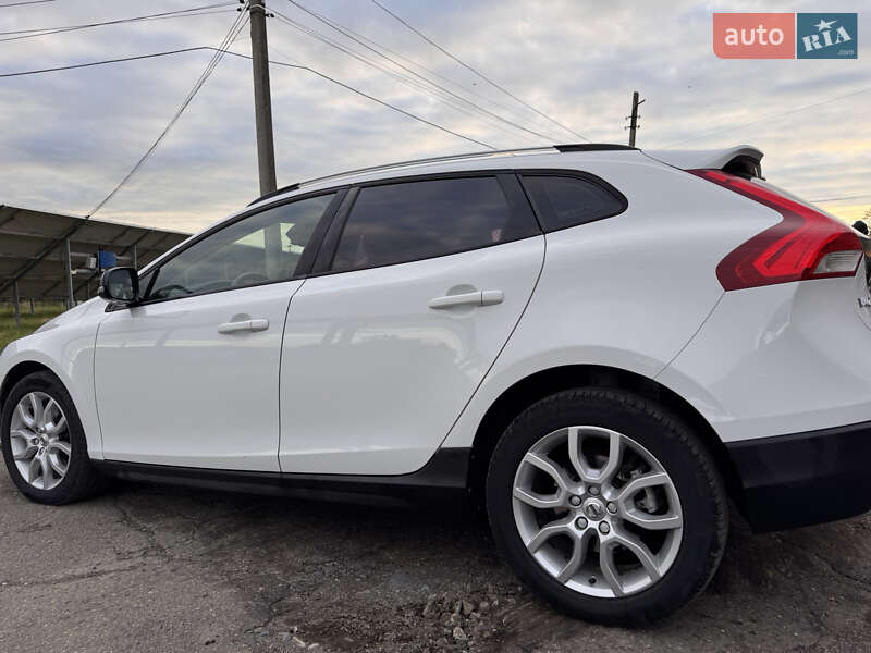 Хэтчбек Volvo V40 Cross Country 2016 в 