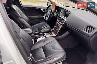 Хэтчбек Volvo V40 Cross Country 2016 в 