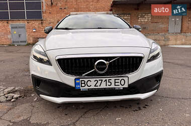 Хэтчбек Volvo V40 Cross Country 2016 в 