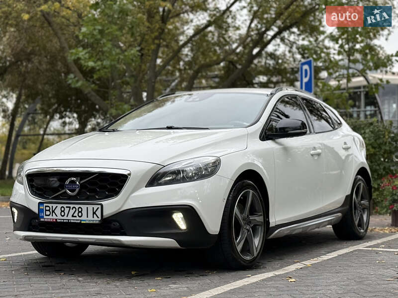 Хэтчбек Volvo V40 Cross Country 2012 в 