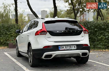 Хэтчбек Volvo V40 Cross Country 2012 в 