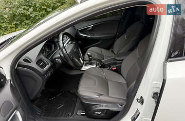 Хэтчбек Volvo V40 Cross Country 2012 в 
