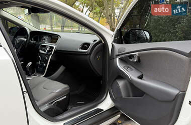 Хэтчбек Volvo V40 Cross Country 2012 в 