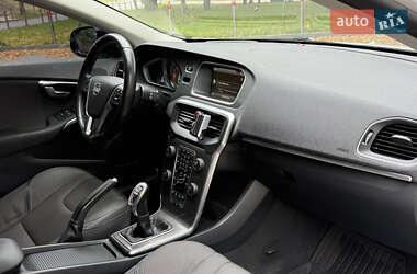 Хэтчбек Volvo V40 Cross Country 2012 в 