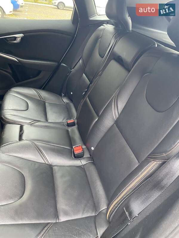 Хетчбек Volvo V40 Cross Country 2019 в Києві фото 10 Хетчбек Volvo V40 Cross Country 2019 в Києві