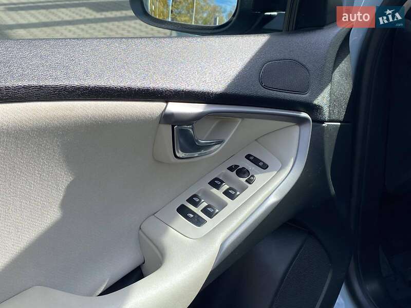 Хэтчбек Volvo V40 Cross Country 2017 в Николаеве фото 38 Хэтчбек Volvo V40 Cross Country 2017 в Николаеве