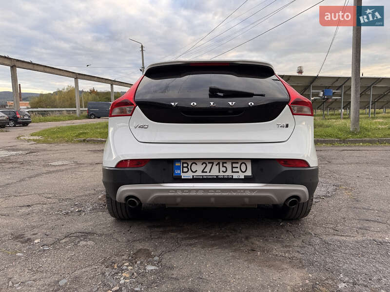Хетчбек Volvo V40 Cross Country 2016 в Трускавці