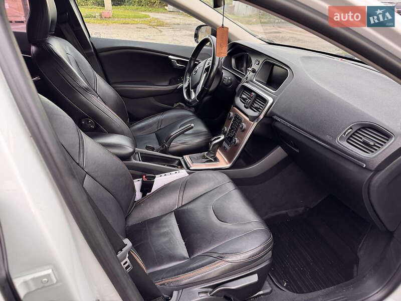 Хетчбек Volvo V40 Cross Country 2016 в Трускавці