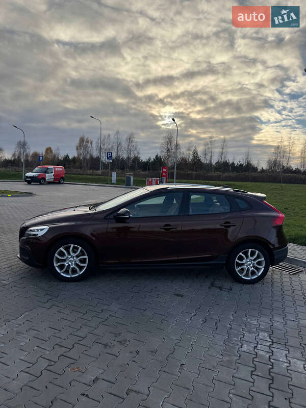 Хетчбек Volvo V40 Cross Country 2016 в Києві