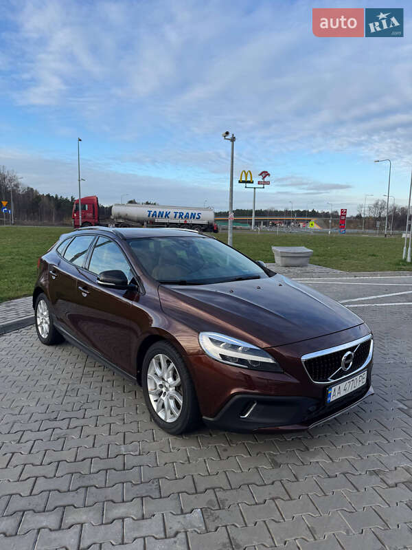 Хетчбек Volvo V40 Cross Country 2016 в Києві