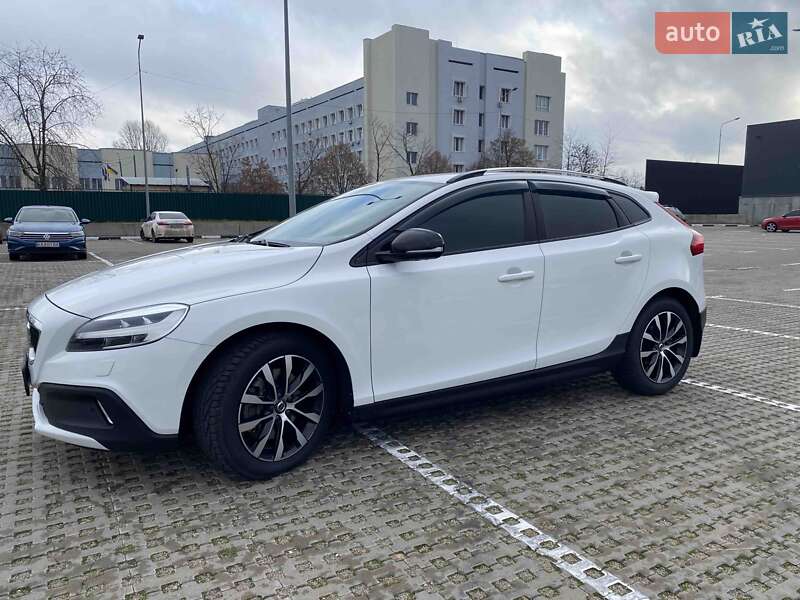 Хетчбек Volvo V40 Cross Country 2019 в Києві