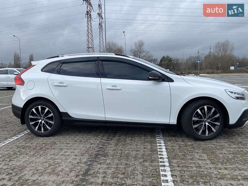 Хетчбек Volvo V40 Cross Country 2019 в Києві