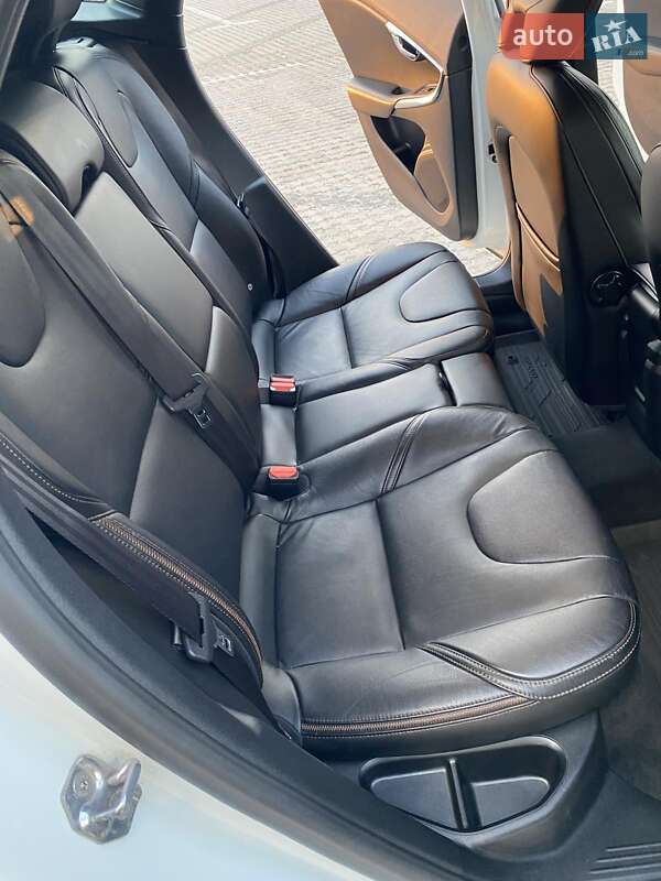 Хетчбек Volvo V40 Cross Country 2019 в Києві