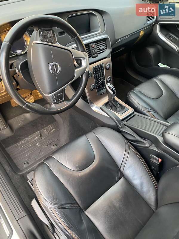 Хетчбек Volvo V40 Cross Country 2019 в Києві